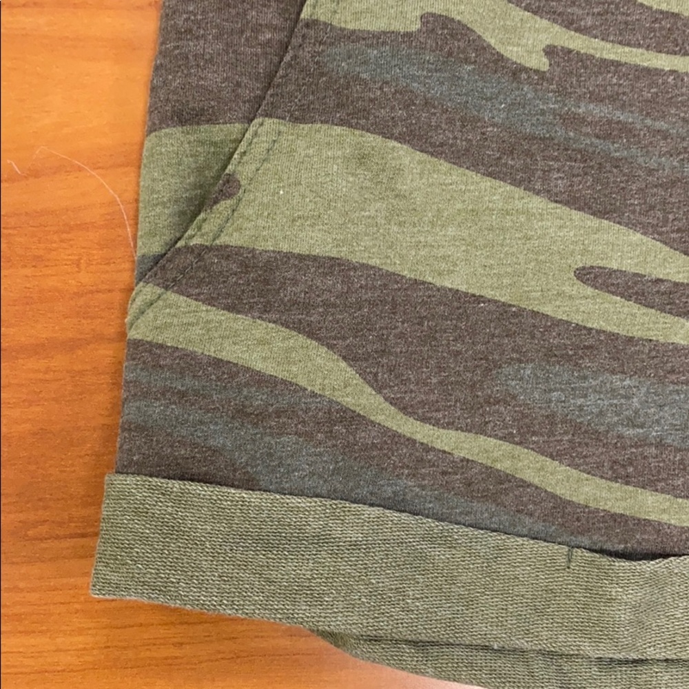 Camo shortalls NWOT - Picture 6 of 7